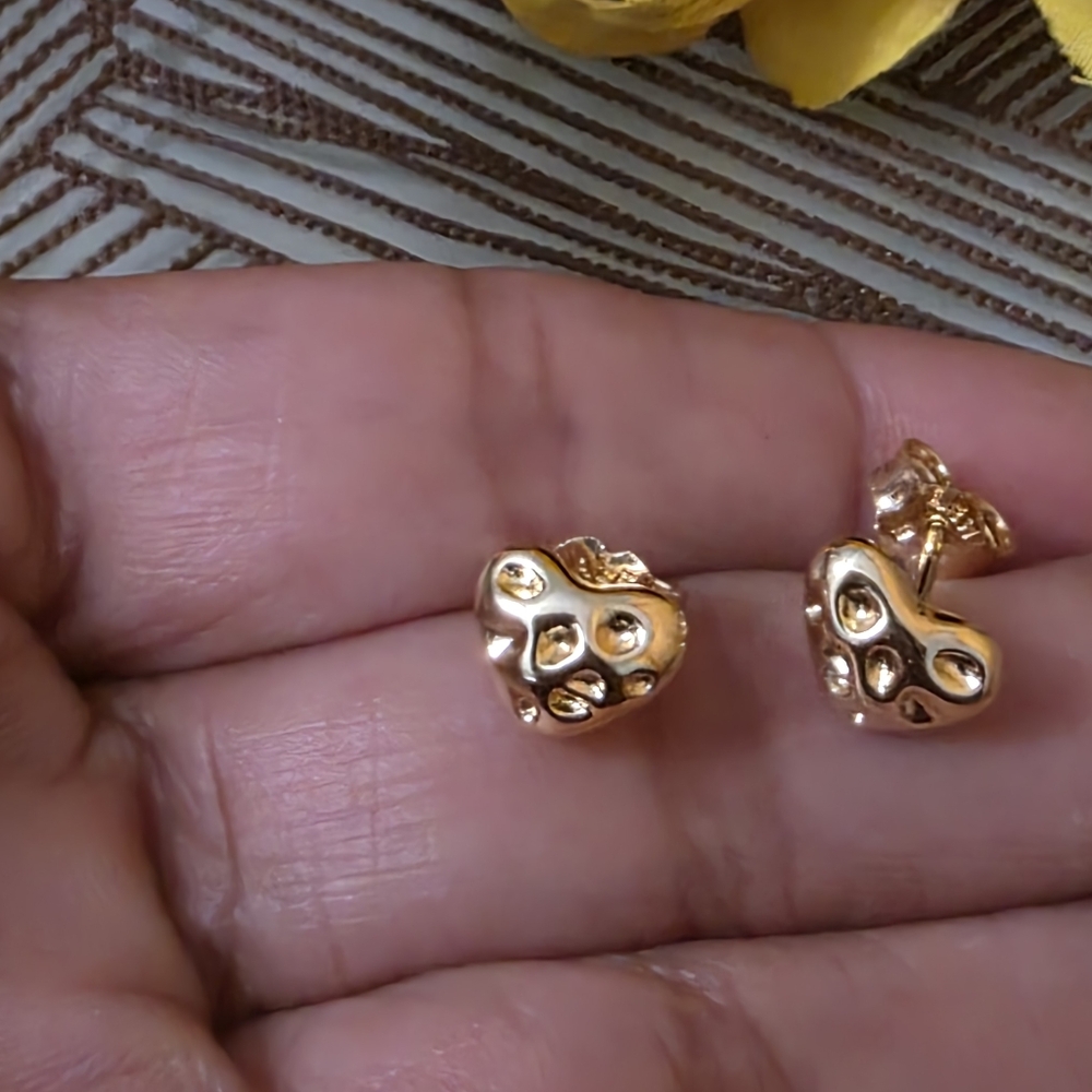 Gold Heart Stud Earrings(Pandora)